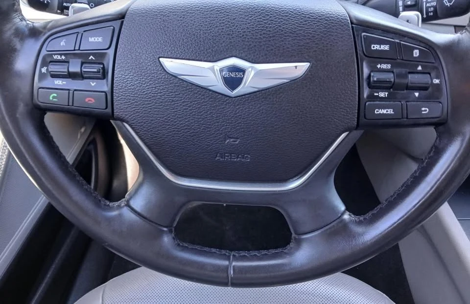 2016 Hyundai Genesis - Image 19 of 20