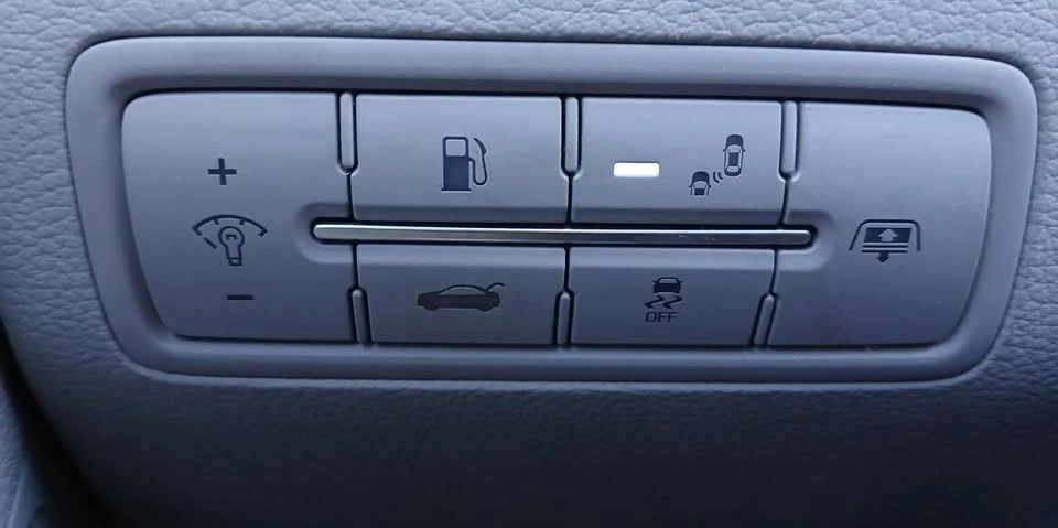 2016 Hyundai Genesis - Image 20 of 20