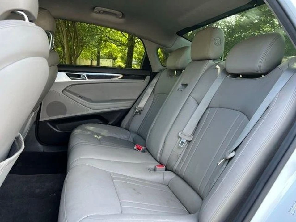 2016 Hyundai Genesis - Image 17 of 20