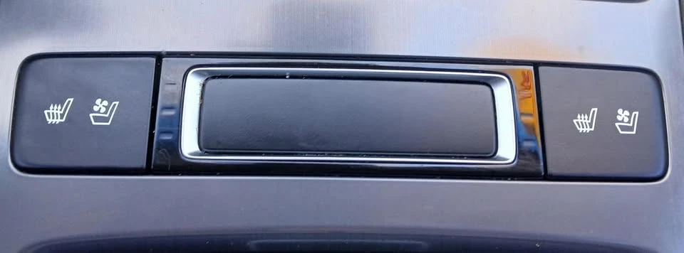 2016 Hyundai Genesis - Image 18 of 20