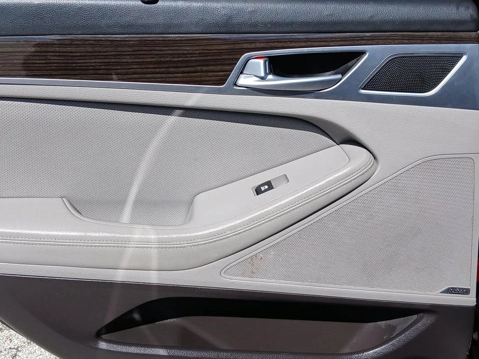 2016 Hyundai Genesis - Image 15 of 20