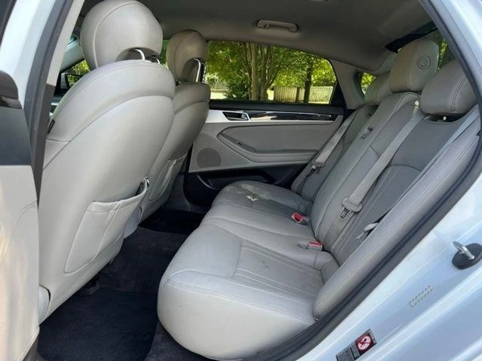 2016 Hyundai Genesis - Image 16 of 20