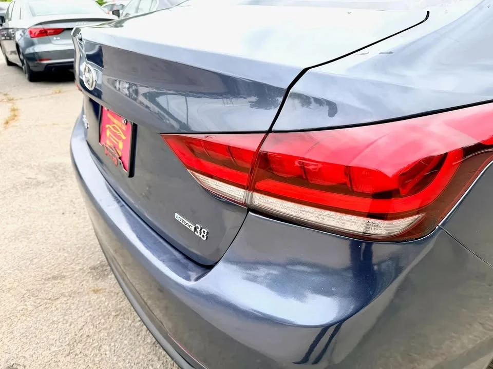 2016 Hyundai Genesis - Image 9 of 19