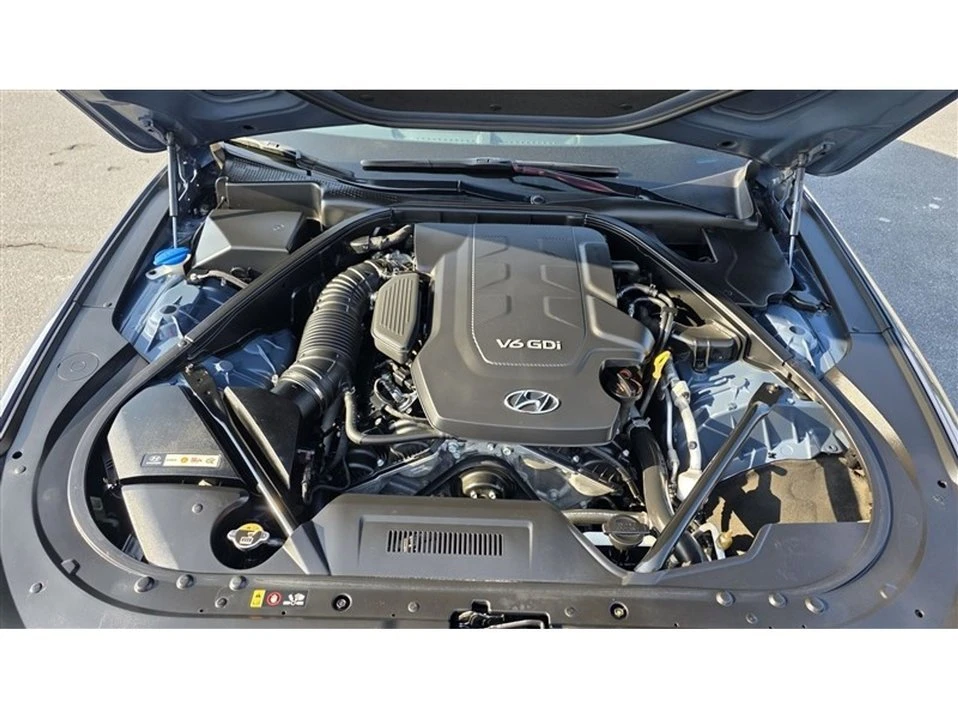 2016 Hyundai Genesis - Image 18 of 19