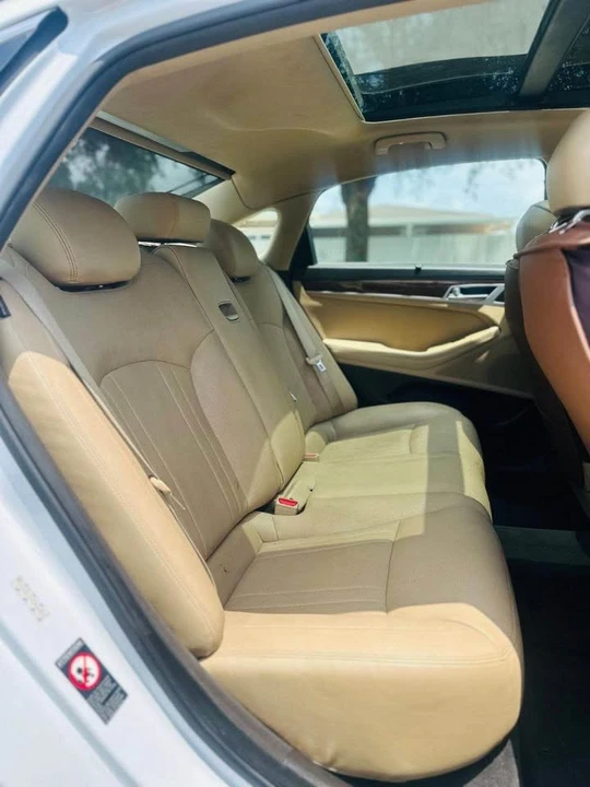 2016 Hyundai Genesis - Image 18 of 19