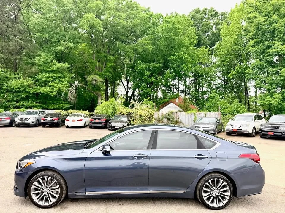 2016 Hyundai Genesis - Image 13 of 19