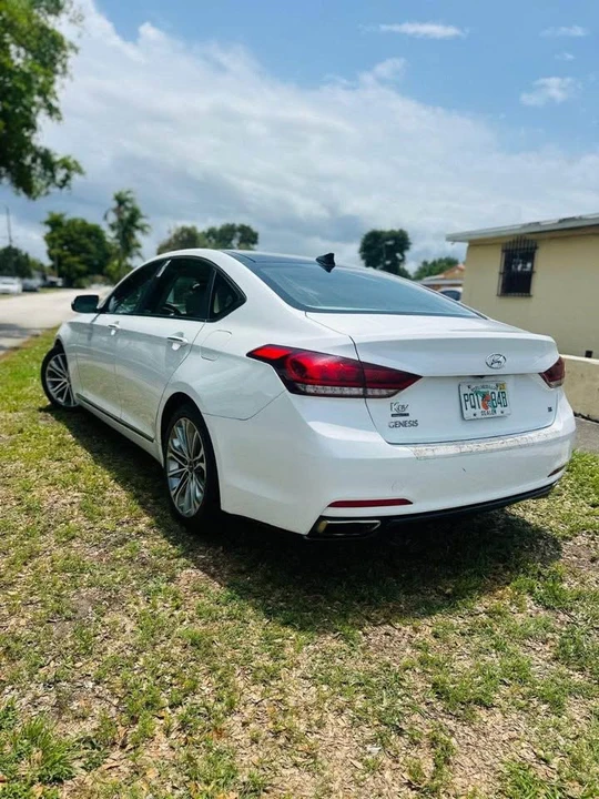 2016 Hyundai Genesis - Image 5 of 19