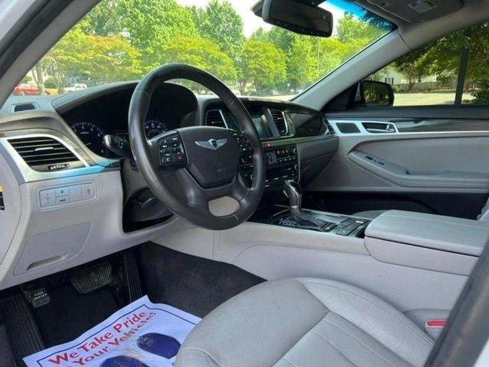 2016 Hyundai Genesis - Image 11 of 20