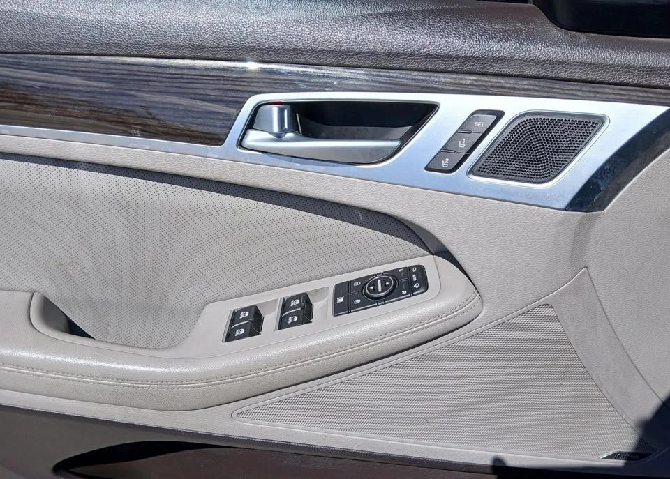 2016 Hyundai Genesis - Image 12 of 20