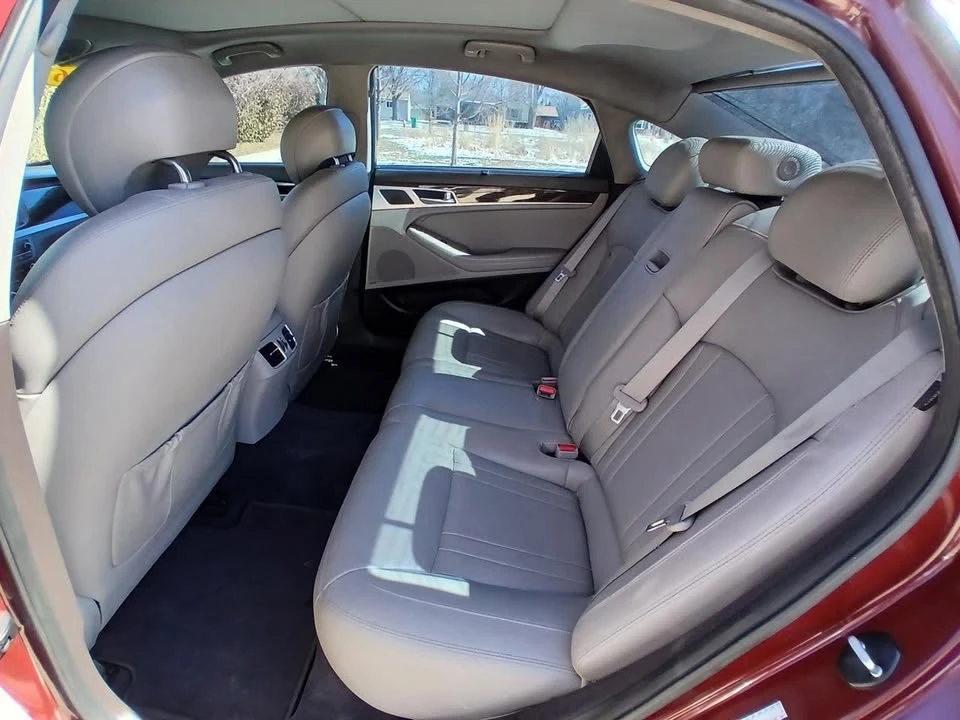 2016 Hyundai Genesis - Image 11 of 20