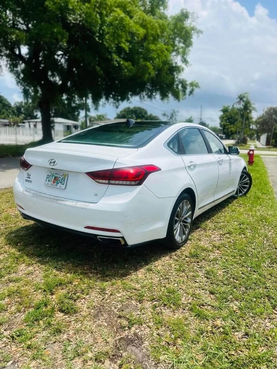 2016 Hyundai Genesis - Image 4 of 19