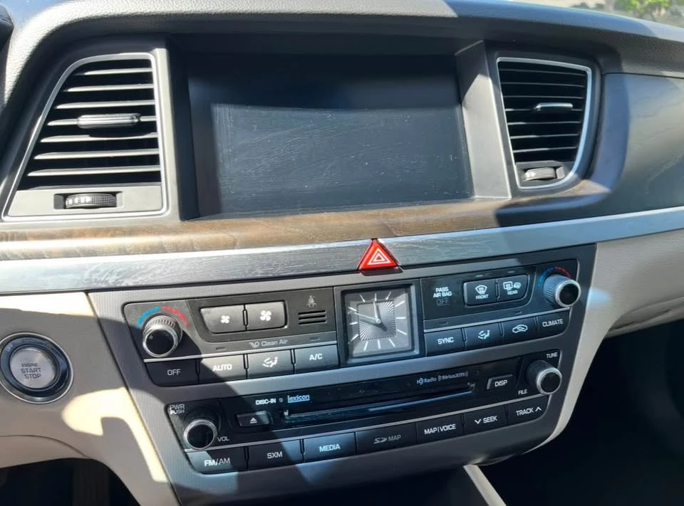 2016 Hyundai Genesis - Image 8 of 15