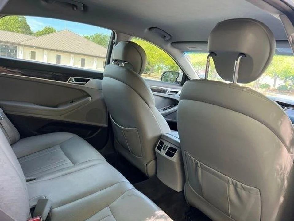 2016 Hyundai Genesis - Image 18 of 20