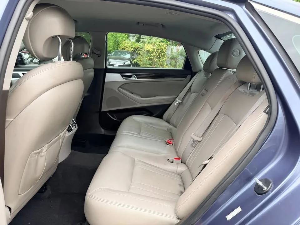 2016 Hyundai Genesis - Image 18 of 19