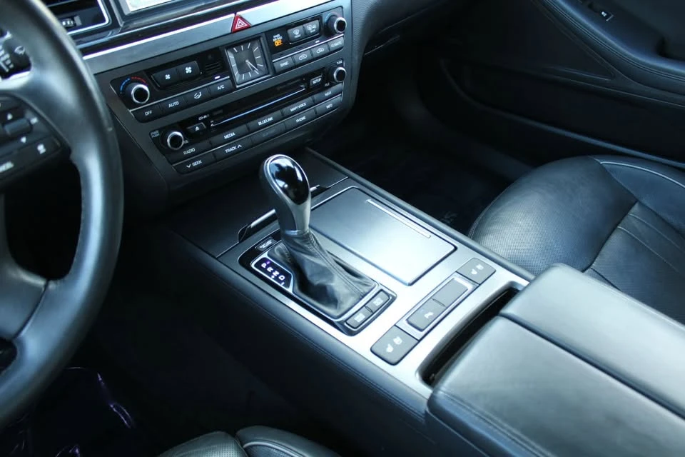 2016 Hyundai Genesis - Image 18 of 20