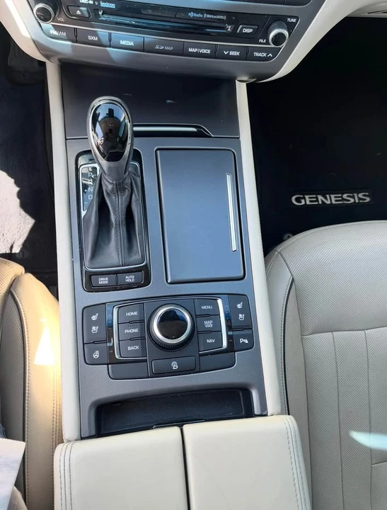2016 Hyundai Genesis - Image 7 of 15