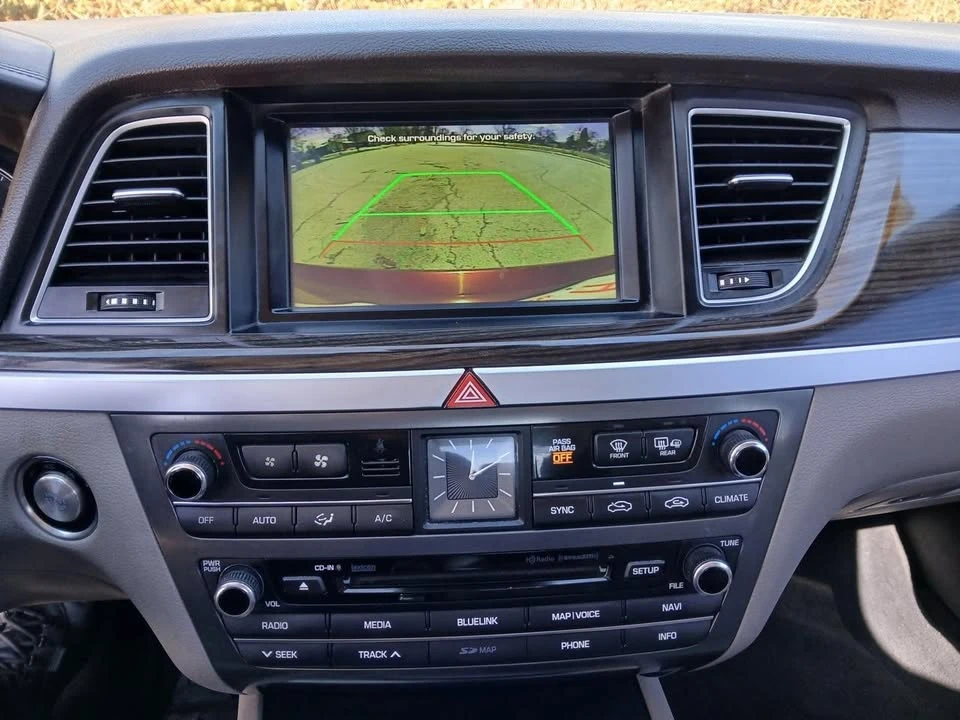 2016 Hyundai Genesis - Image 17 of 20