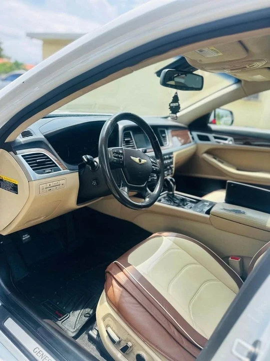 2016 Hyundai Genesis - Image 15 of 19