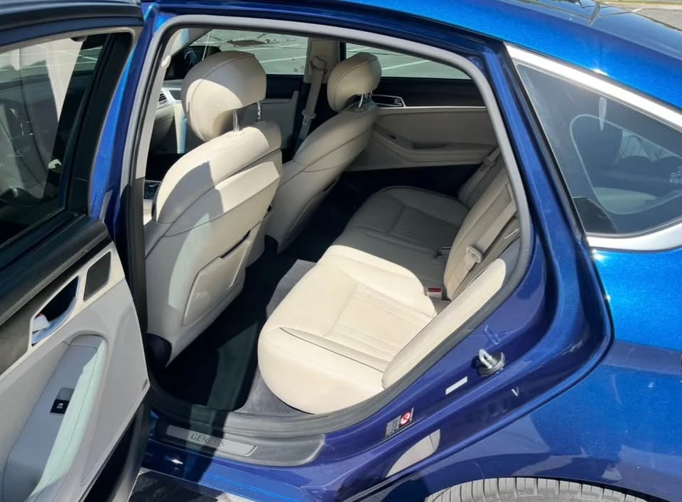 2016 Hyundai Genesis - Image 5 of 15