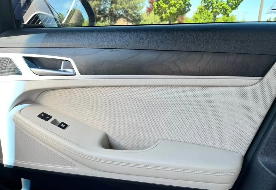 2016 Hyundai Genesis - Image 14 of 15
