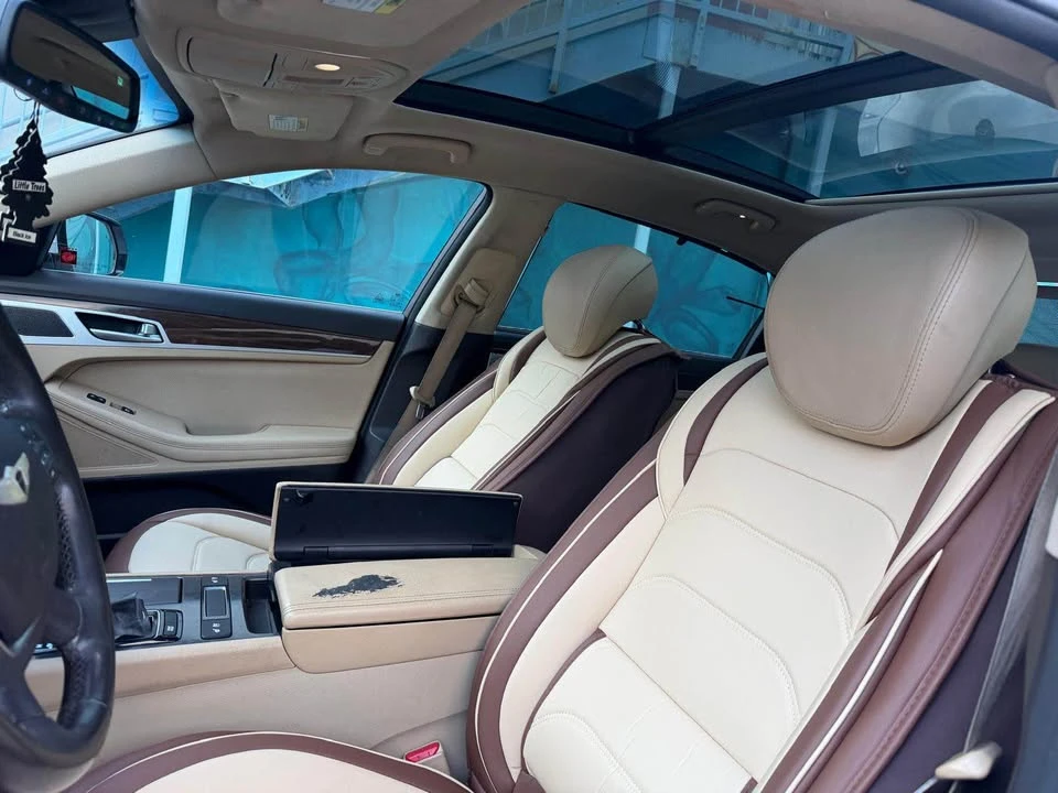 2016 Hyundai Genesis - Image 5 of 6