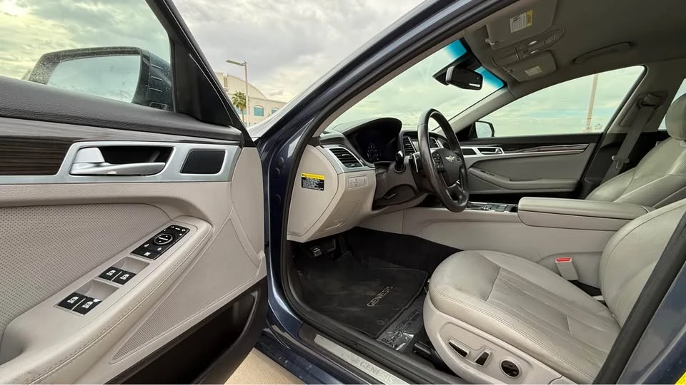 2016 Hyundai Genesis - Image 10 of 20