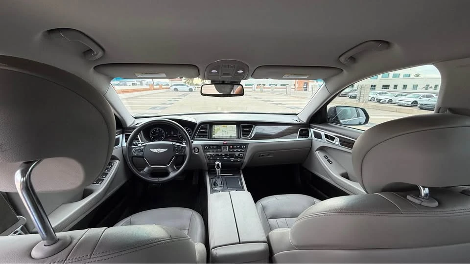 2016 Hyundai Genesis - Image 9 of 20