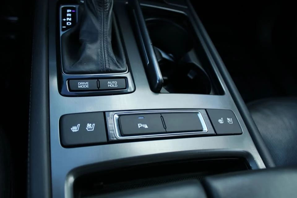 2016 Hyundai Genesis - Image 19 of 20