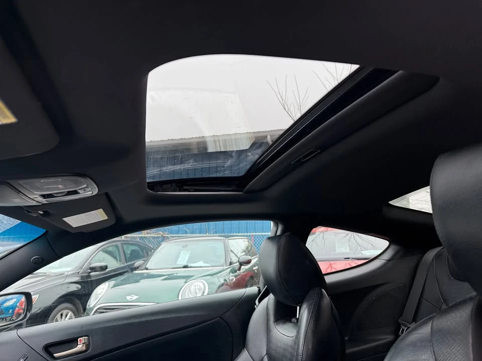 2016 Hyundai Genesis - Image 9 of 20