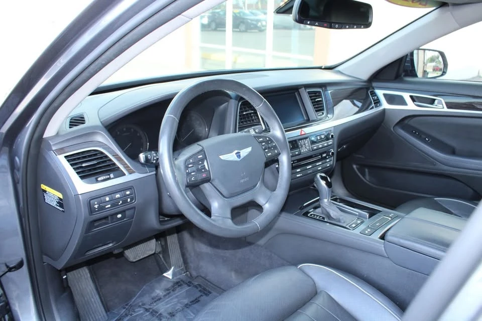 2016 Hyundai Genesis - Image 9 of 20