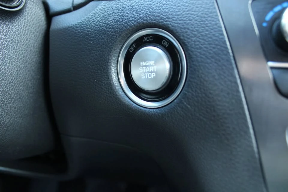 2016 Hyundai Genesis - Image 11 of 20