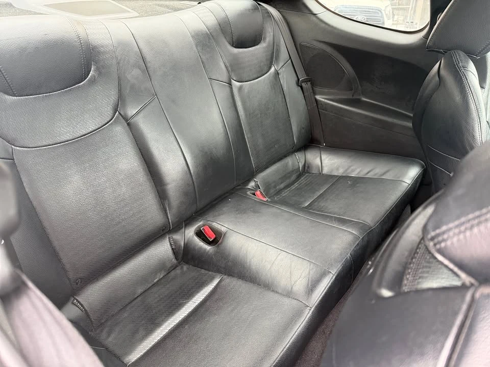 2016 Hyundai Genesis - Image 13 of 20