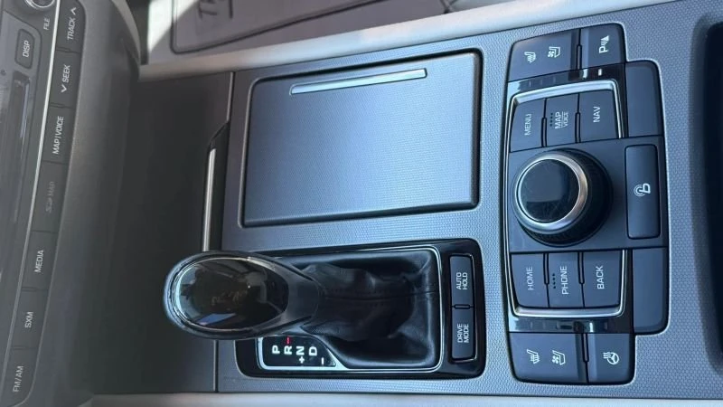 2016 Hyundai Genesis - Image 19 of 20