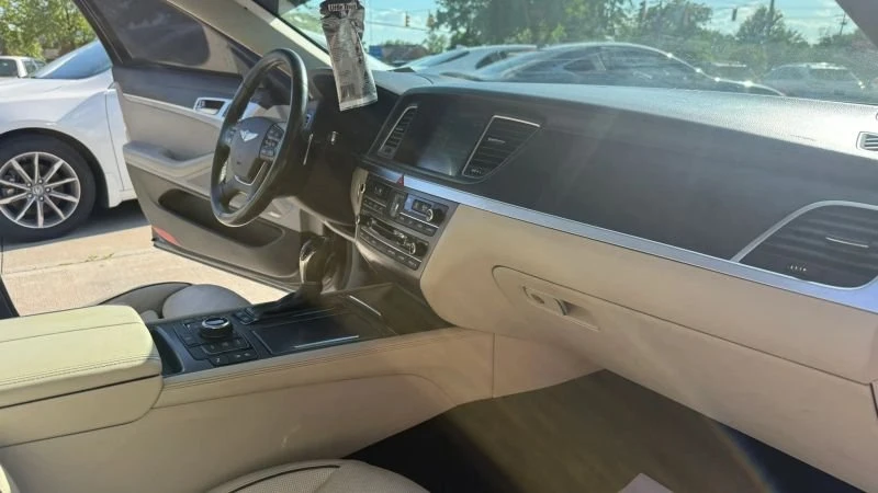 2016 Hyundai Genesis - Image 13 of 20