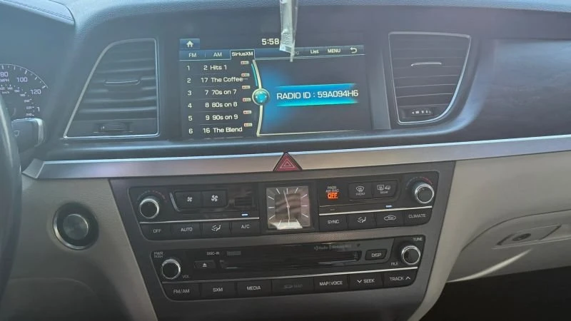2016 Hyundai Genesis - Image 16 of 20