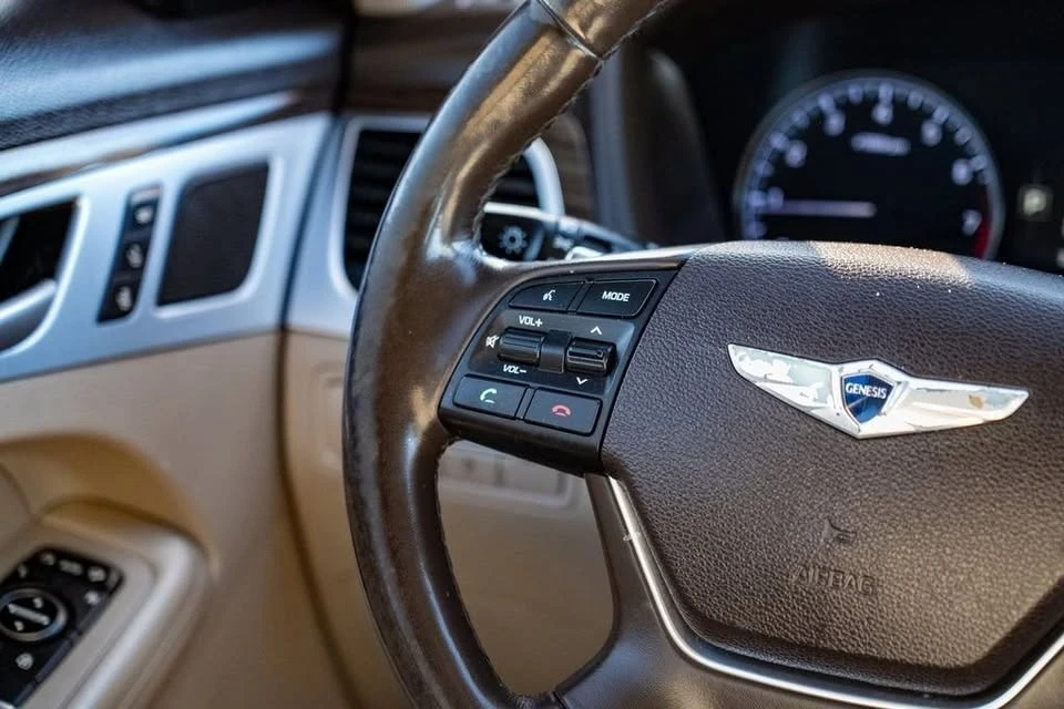 2016 Hyundai Genesis - Image 18 of 19