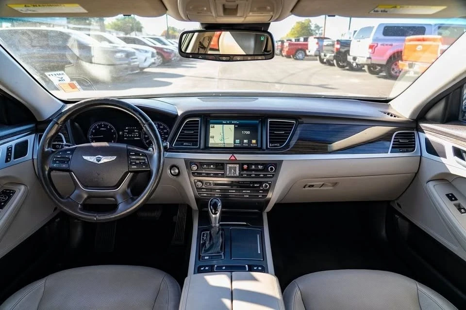 2016 Hyundai Genesis - Image 15 of 19