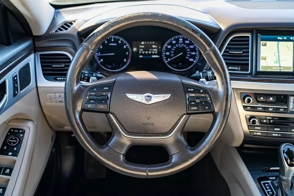 2016 Hyundai Genesis - Image 13 of 19
