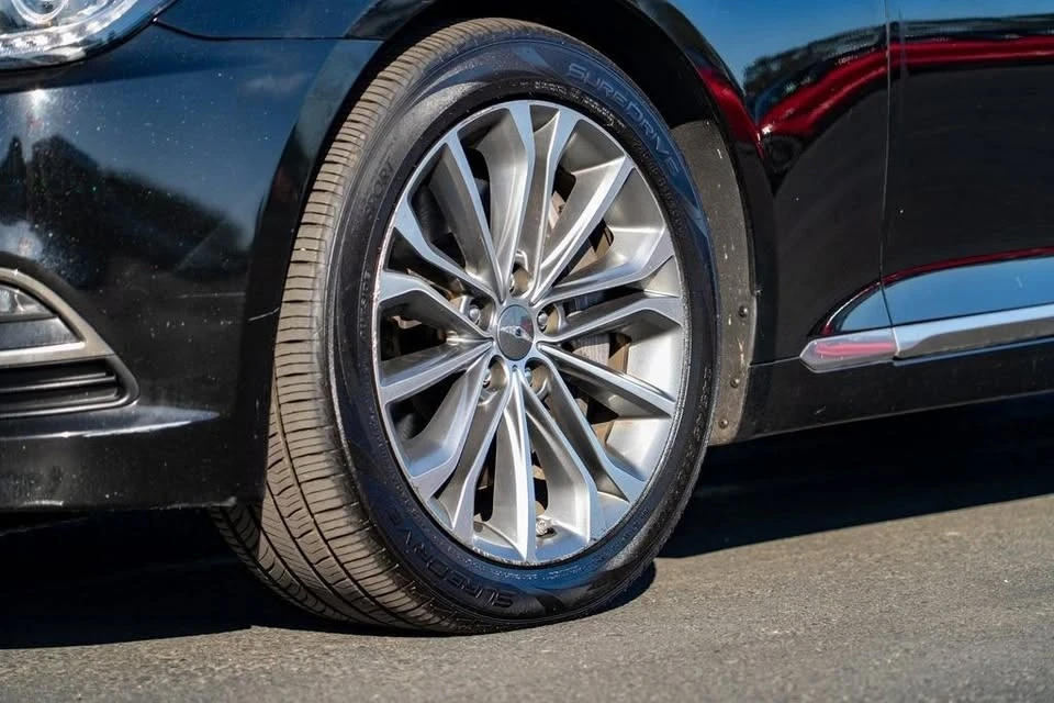 2016 Hyundai Genesis - Image 6 of 19