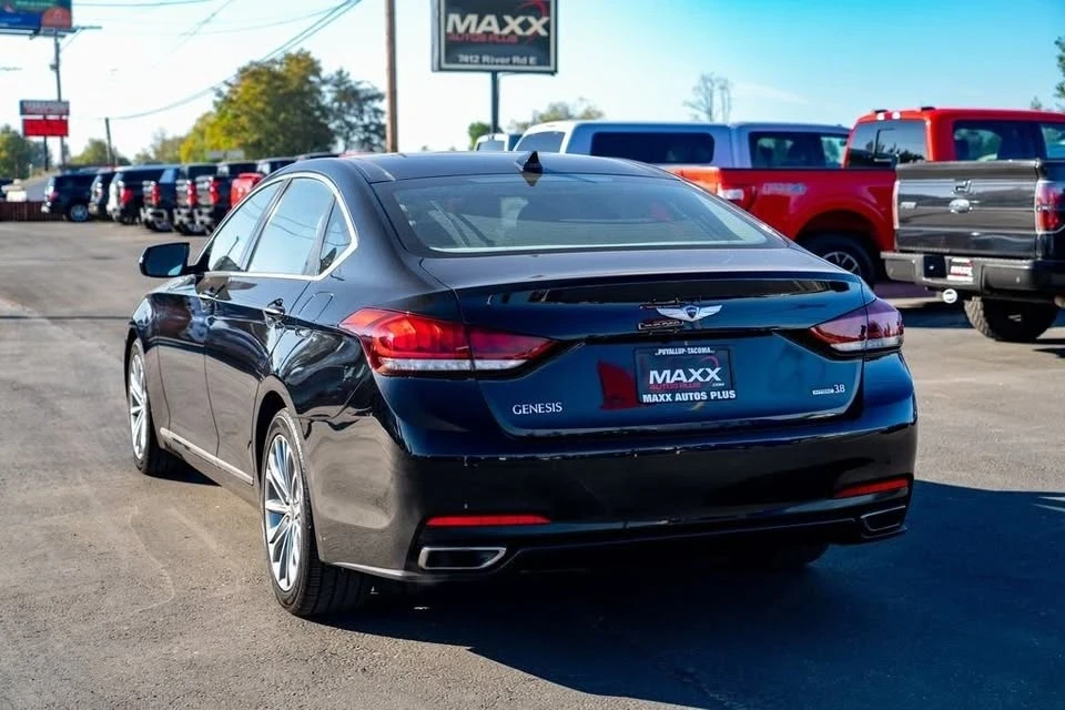 2016 Hyundai Genesis - Image 8 of 19