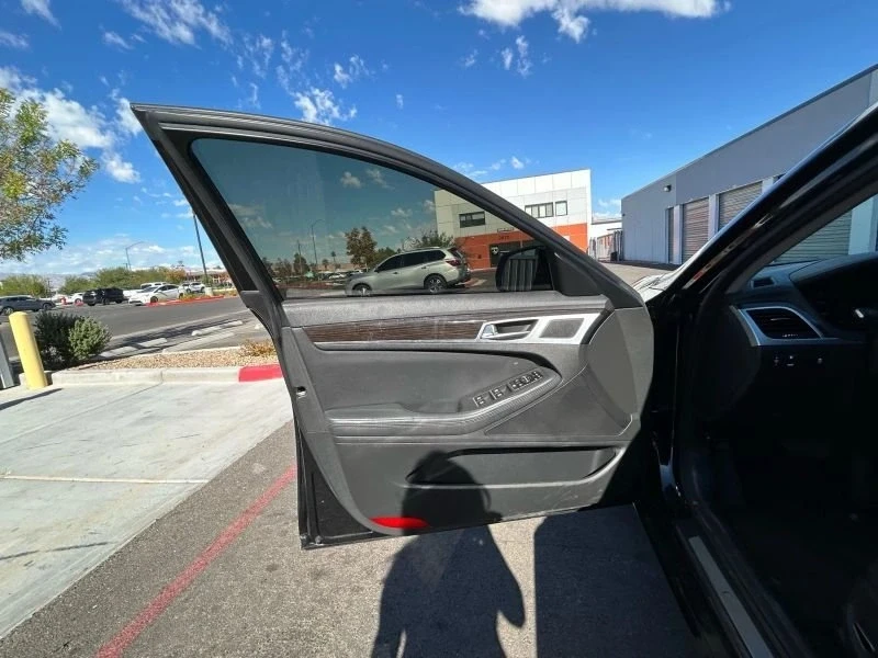 2016 Hyundai Genesis - Image 8 of 19