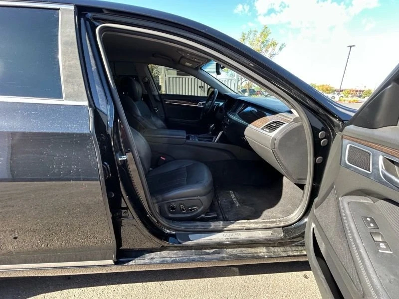 2016 Hyundai Genesis - Image 13 of 20
