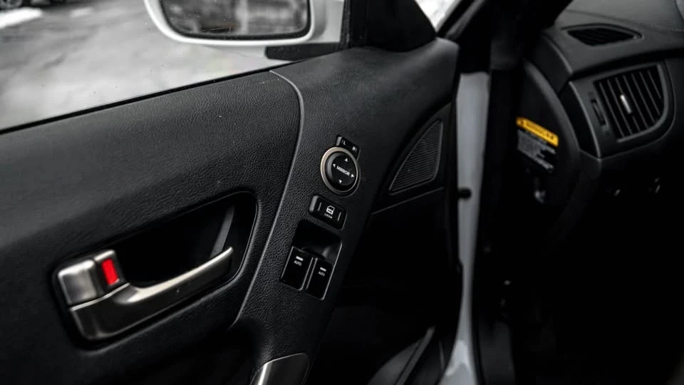 2016 Hyundai Genesis - Image 7 of 14