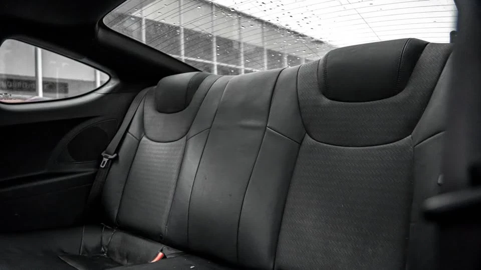 2016 Hyundai Genesis - Image 10 of 15