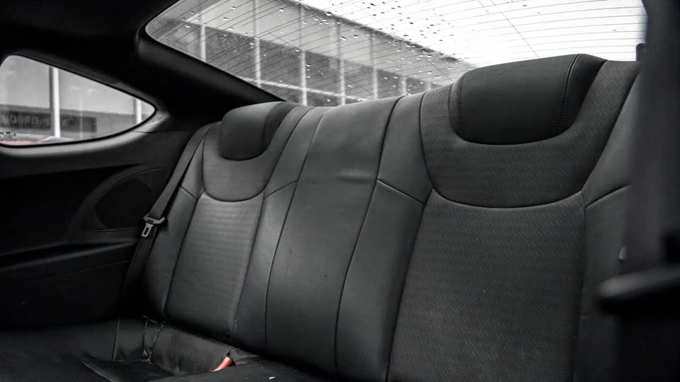 2016 Hyundai Genesis - Image 10 of 14