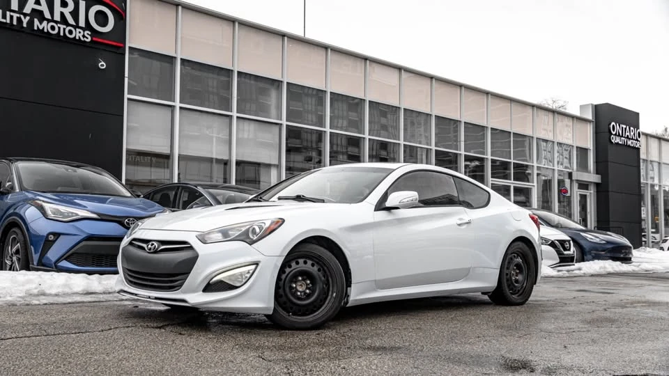2016 Hyundai Genesis - Image 2 of 15