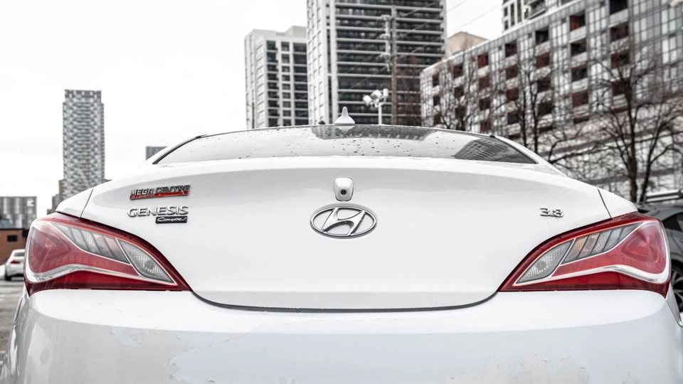 2016 Hyundai Genesis - Image 4 of 15