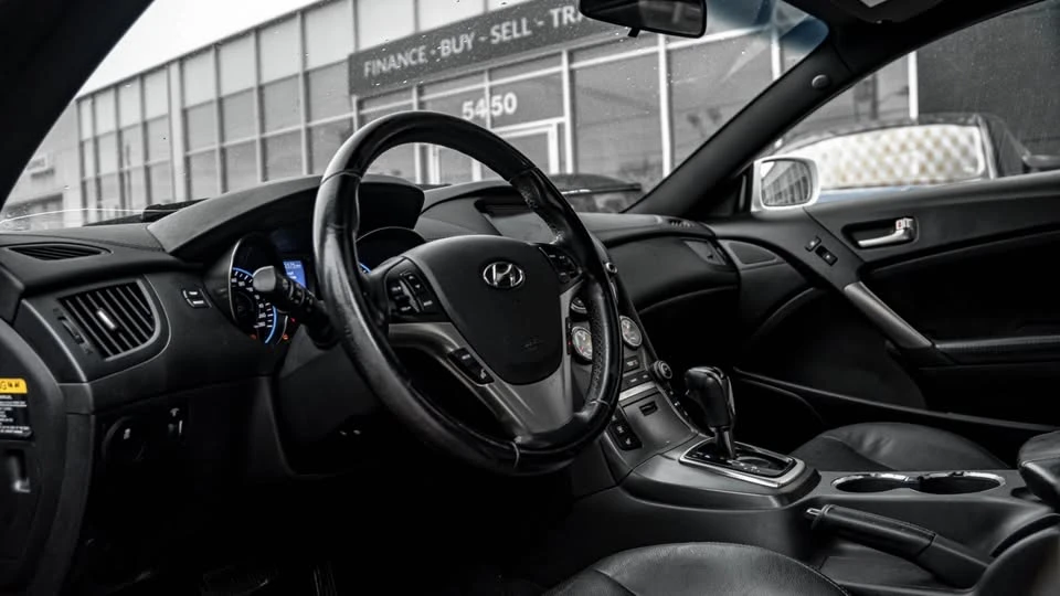 2016 Hyundai Genesis - Image 8 of 15