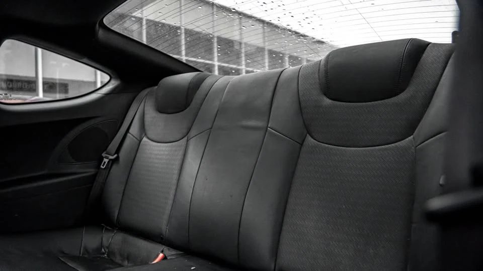 2016 Hyundai Genesis - Image 10 of 15