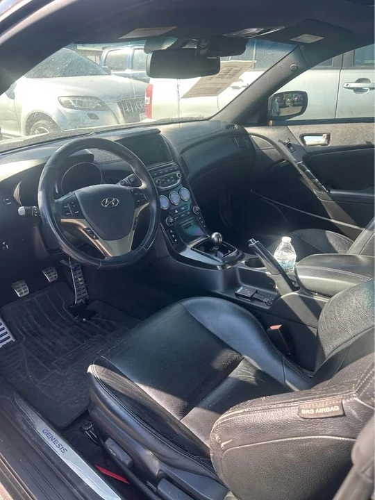 2016 Hyundai Genesis - Image 5 of 8